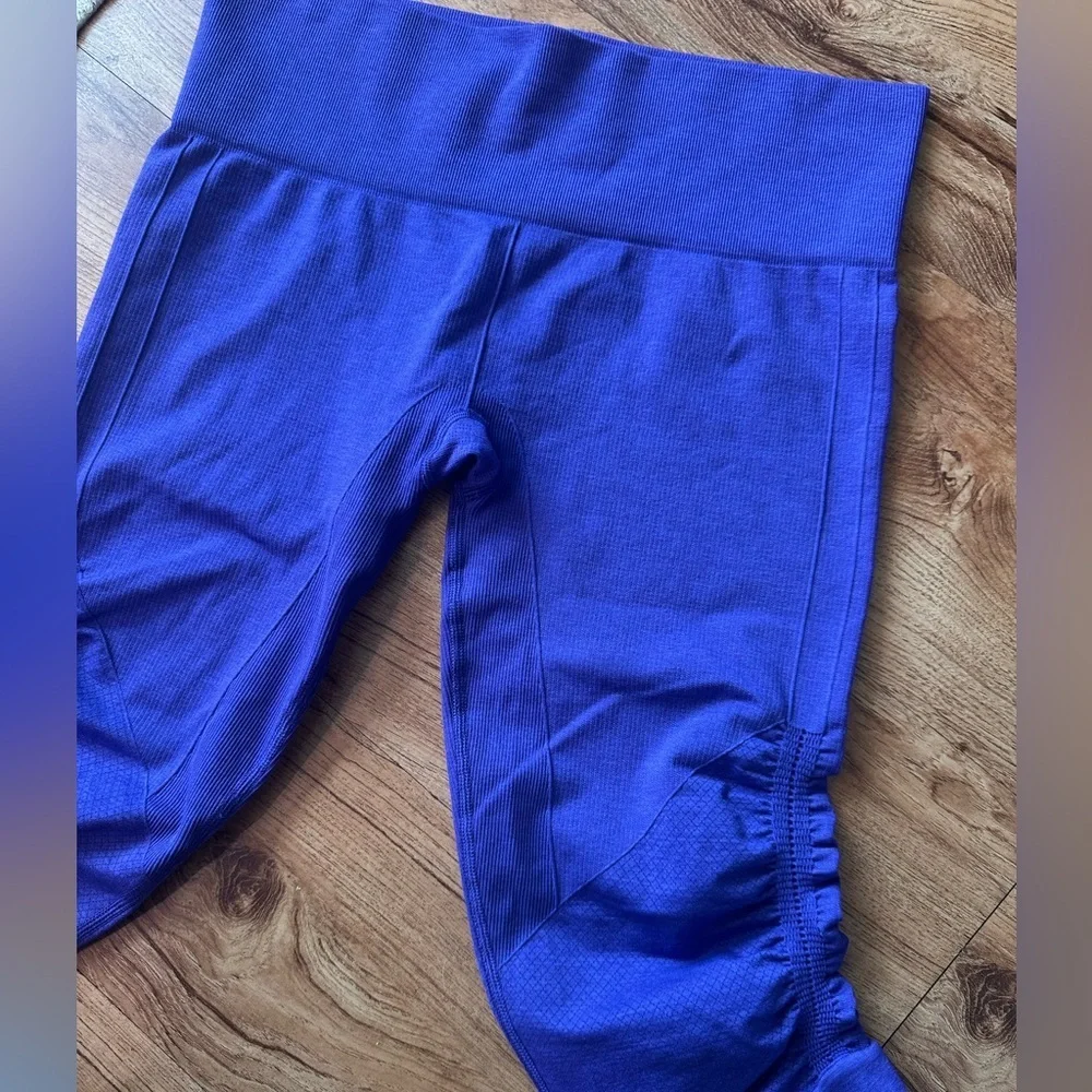 Lululemon In the Flow II Crop Leggings. Bright Purple. Size 10. Like New. - Picture 4 of 8